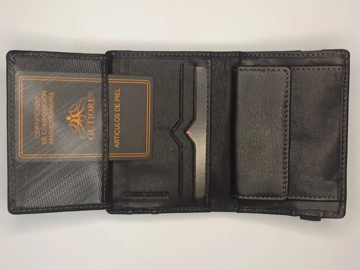 Cartera GUTIORE · Billetero con Monedero · En Piel · RFID · Formato vertical · Con elástico