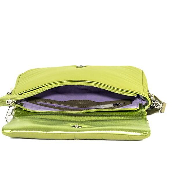 Bolso Pepe Moll · Bandolera pequeña · Con solapa · Color Salvia(verde metalizado) · Coleccion Crepe