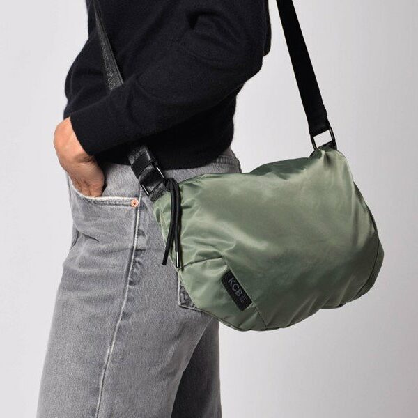 Bolso bandolera KCB · Bandolera mediana · Color Hielo, Negro y Kaki · Coleccion Puffy · VEGAN