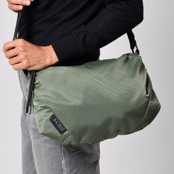 Bolso bandolera KCB · Bandolera mediana · Color Hielo, Negro y Kaki · Coleccion Puffy · VEGAN