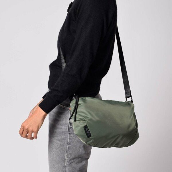 Bolso bandolera KCB · Bandolera mediana · Color Hielo, Negro y Kaki · Coleccion Puffy · VEGAN