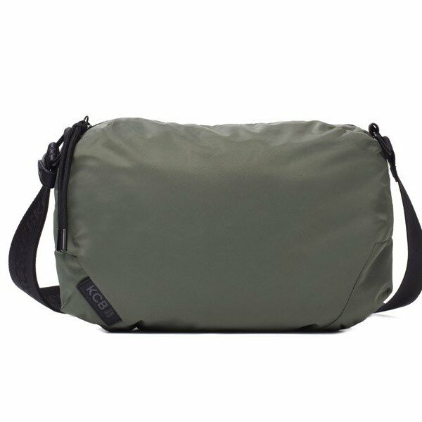 Bolso bandolera KCB · Bandolera pequeña · Color Hielo y Negro · Coleccion Puffy · VEGAN