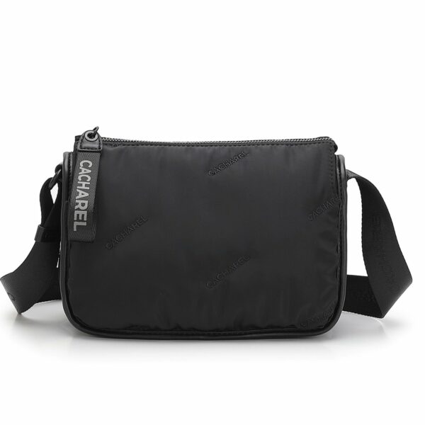 Bolso CACHAREL · Bandolera mediana · Con triple compartimento · Color Burdeos, Negro y Acero