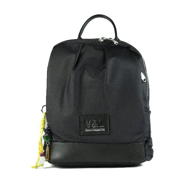 Mochila VICTORIO & LUCCHINO · Color Negro · Coleccion Rio