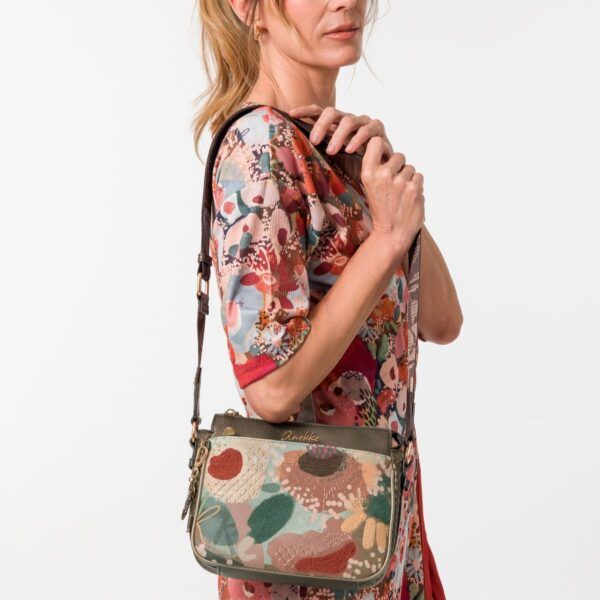 Bandolera mediana ANEKKE · Tres compartimentos · Colección Blossom