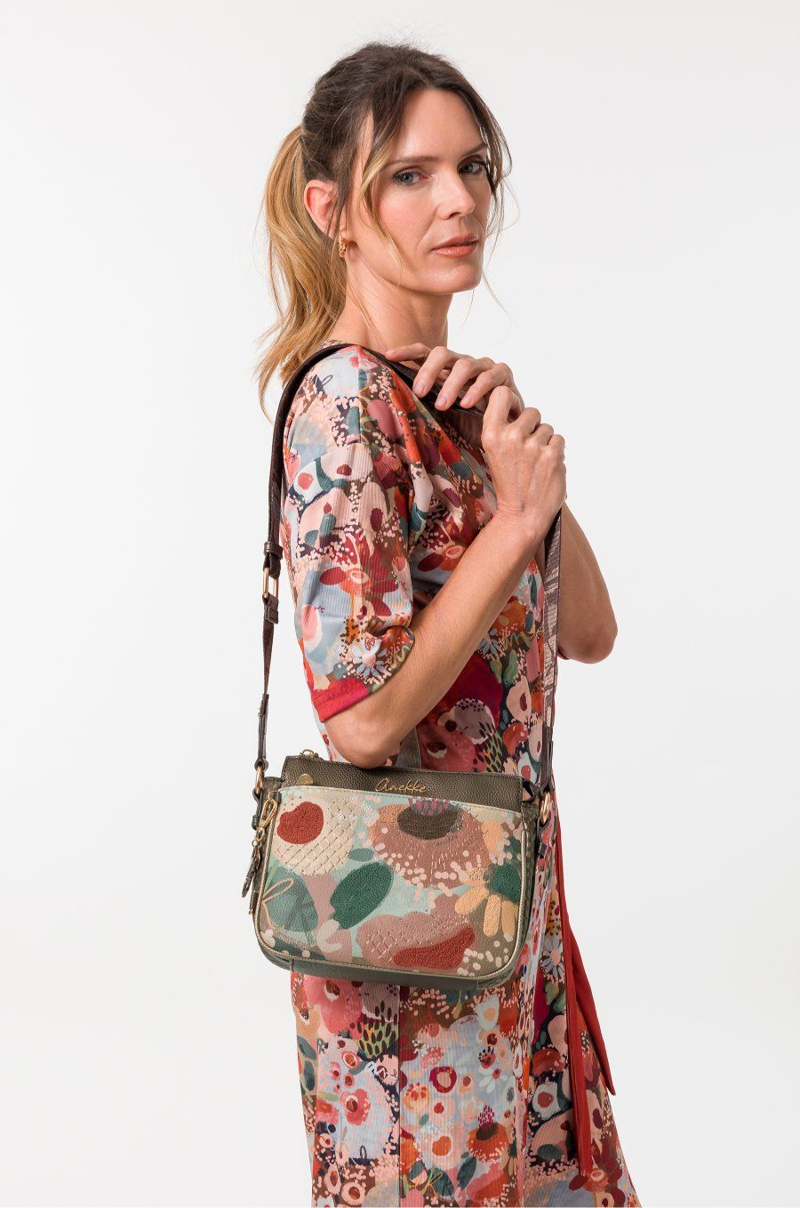 Bandolera mediana ANEKKE · Tres compartimentos · Colección Blossom